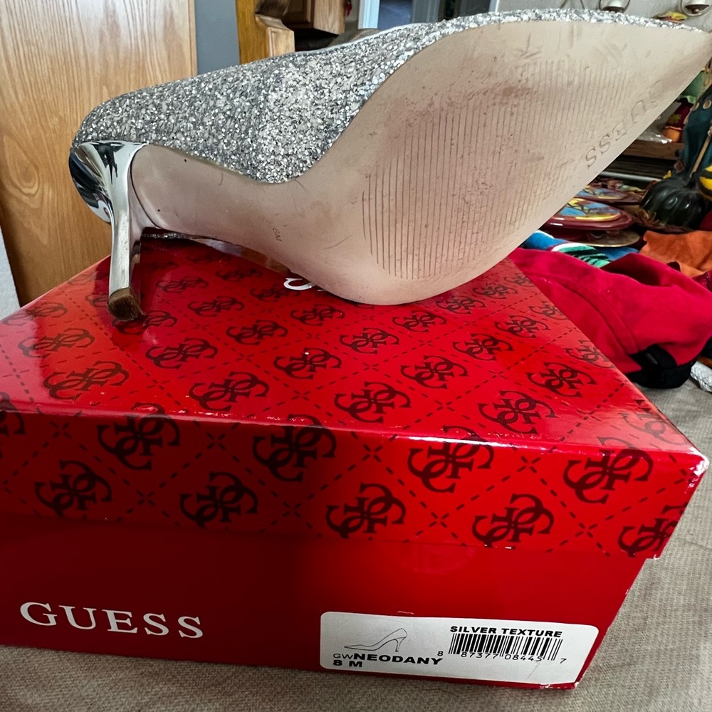 Guess Silver Textured Pointy Closed Heel Size 8m - image 7